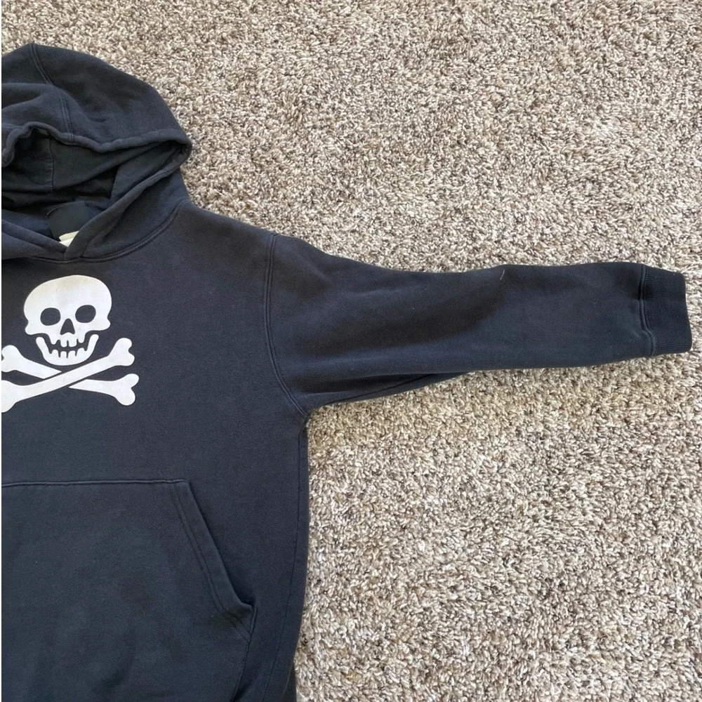 Vintage Giant Merchandising Black Skull and Crossbones Graphic Hoodie Mens Large